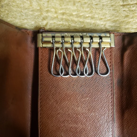 Louis Vuitton 6 Ring Key Wallet